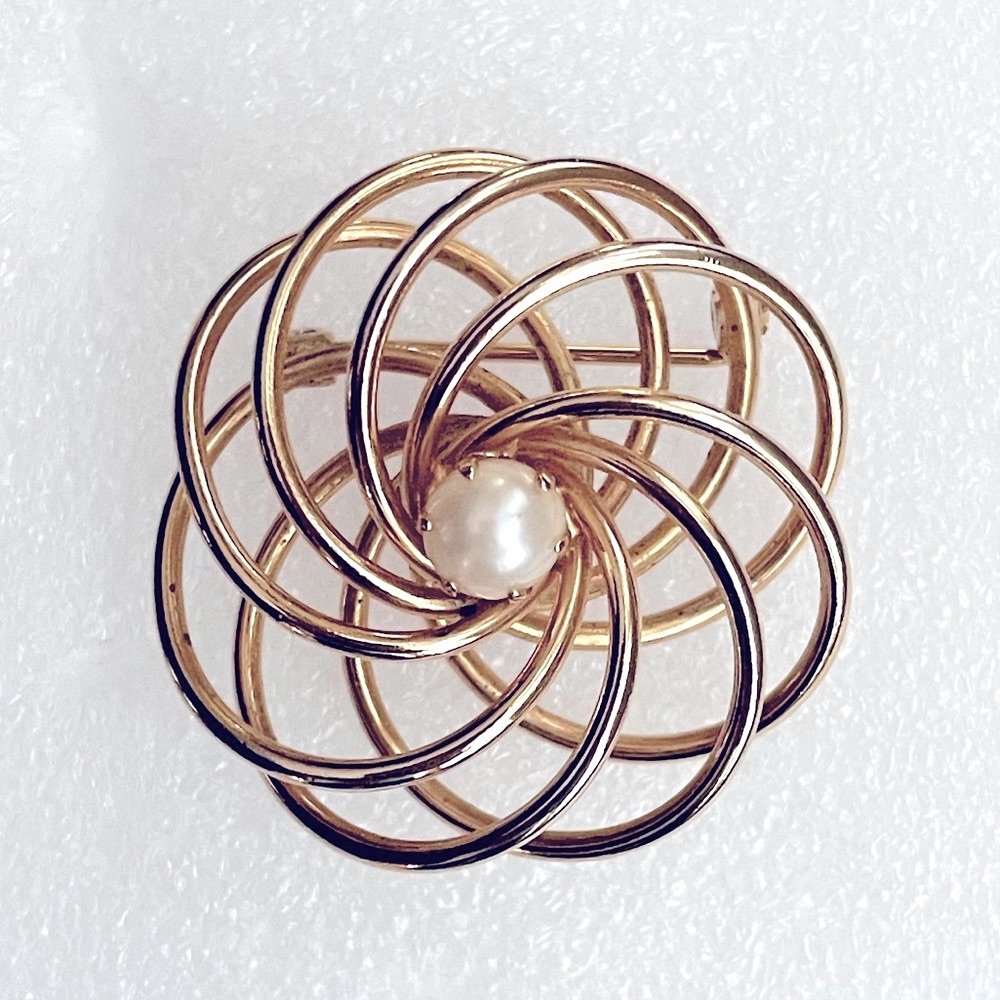 Vintage Gold Plated Spiral Brooch with Pearl
